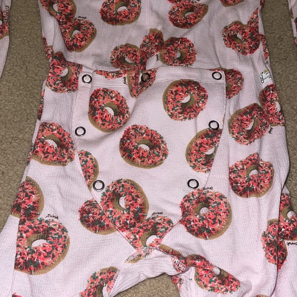 VS PINK DONUTS ONESIE 🍩 - Picture 6 of 7